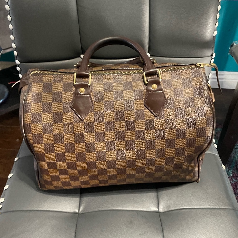 100% Authentic Louis Vuitton Speedy 30. Good condition